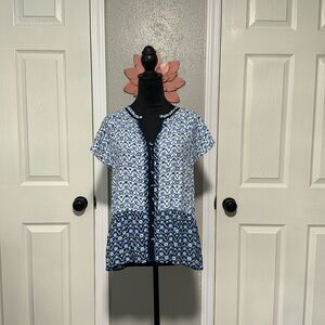Loft Ann Taylor navy/white floral print blouse EXCELLENT CONDITION - size large